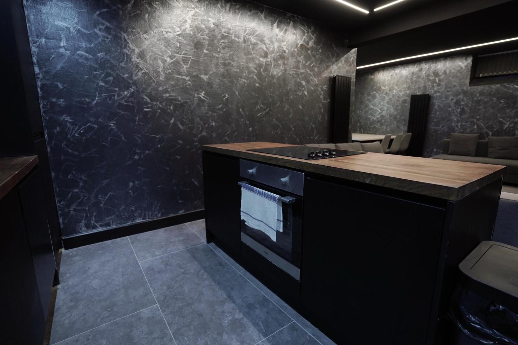 Nero Suite Sleeps Fourteen Manchester Exterior photo